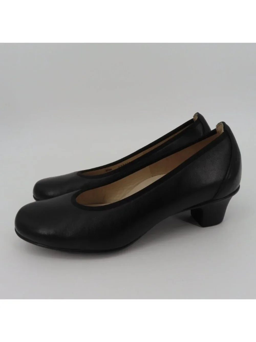 SAS MILANO Women 8.5 M Black Leather Round Toe Heels Pumps Shoes Made in USA